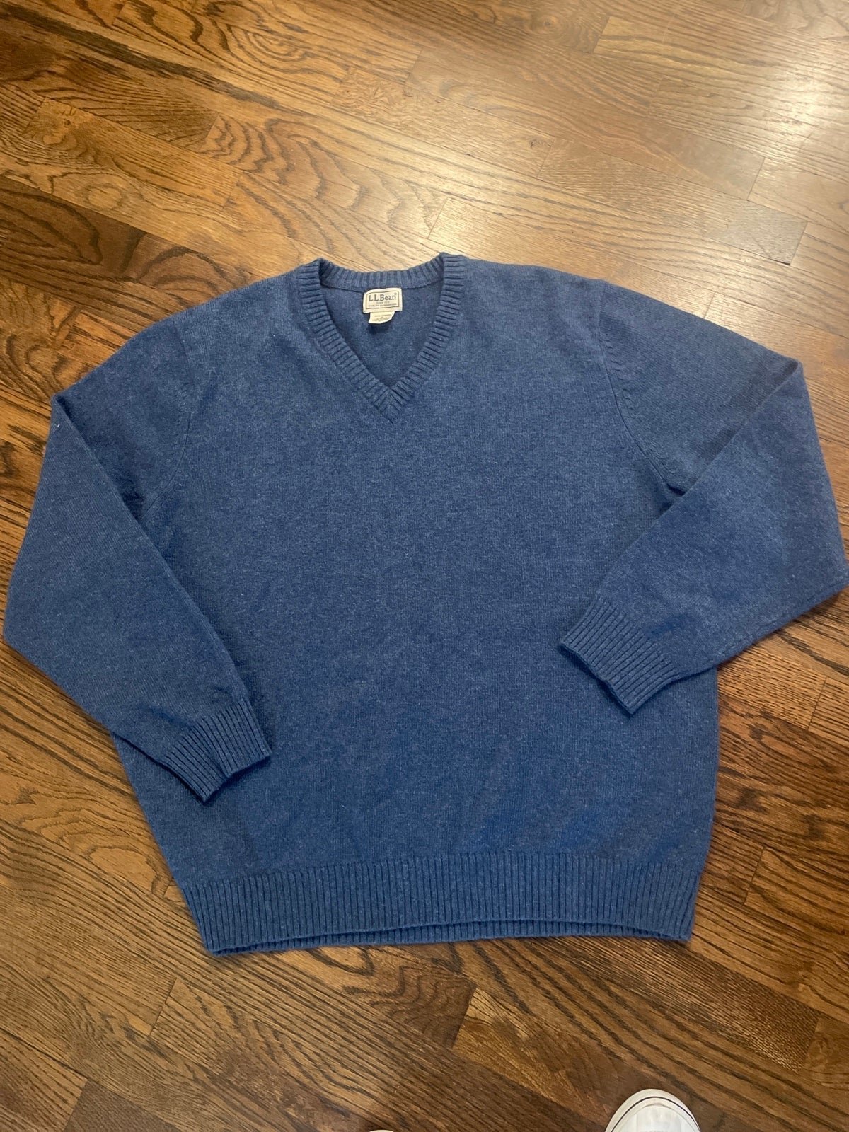 LLBean Mens V Neck 100% cashmere Sweater size XL