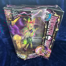 Monster High Freaky Fusion Clawvenus Doll Clawdeen Wolf Venus McFlytrap Fused