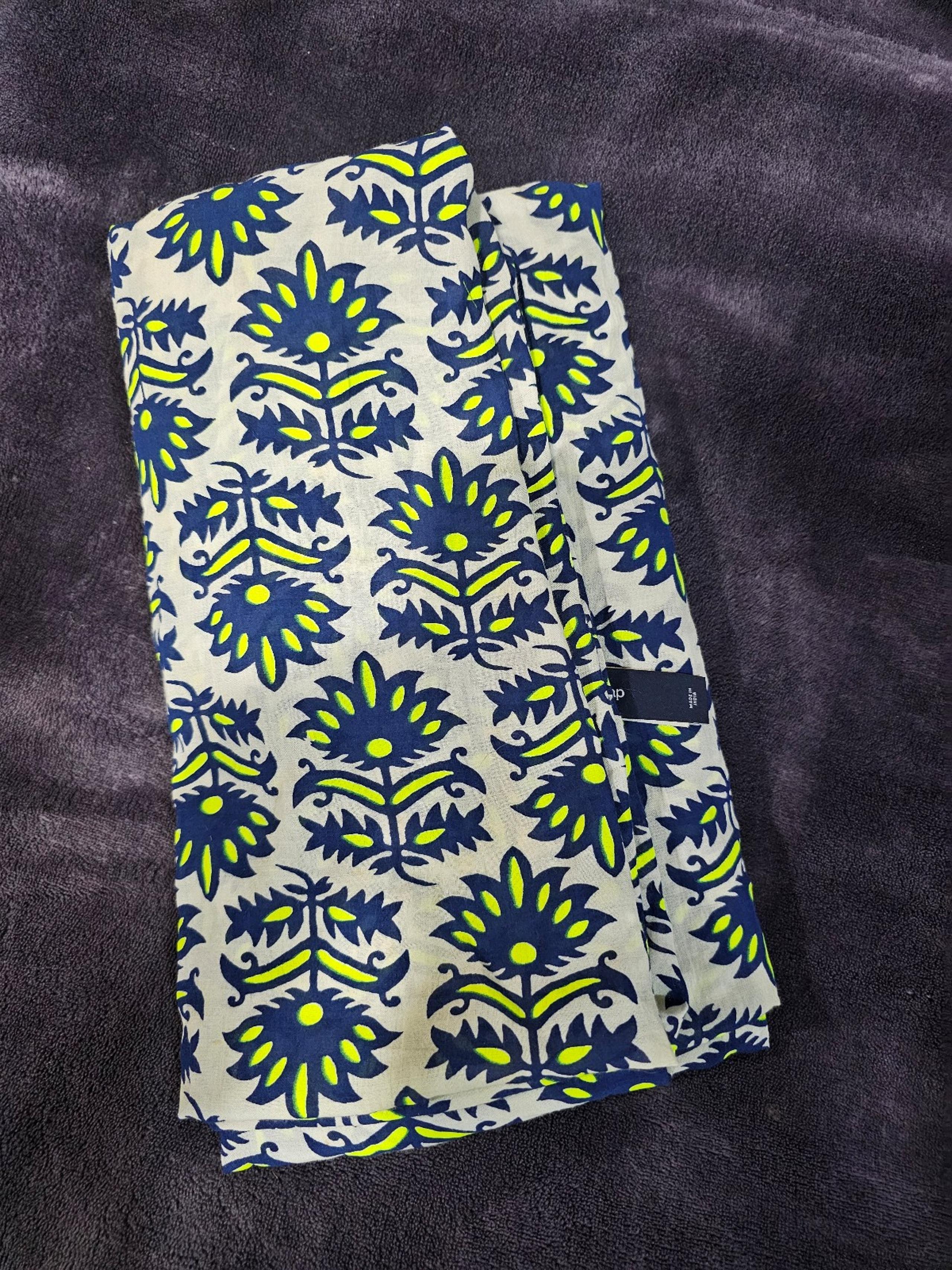 Large cotton GAp scarf
