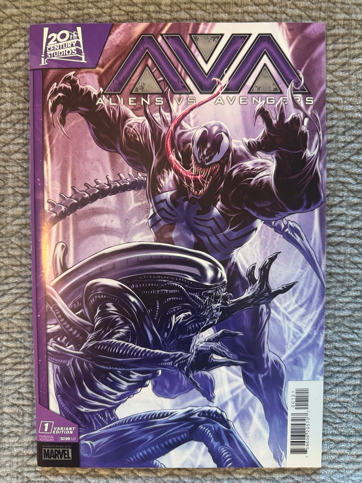 Aliens Vs. Avengers #1 Mark Brooks Variant VF/NM Condition Hickman Hard To Find!