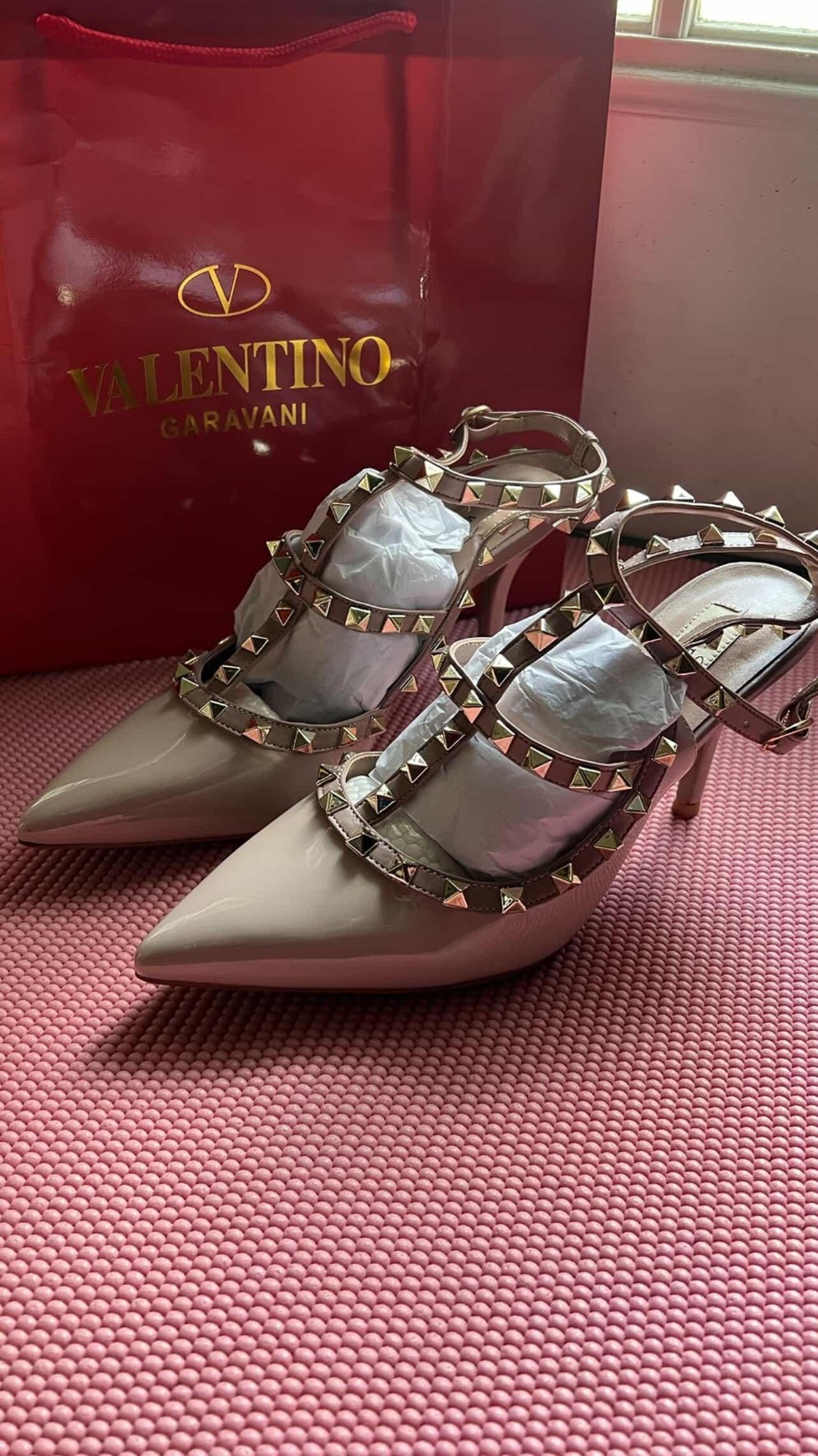 Valentino Rockstud Heels Tan/Beige EU40 size 9