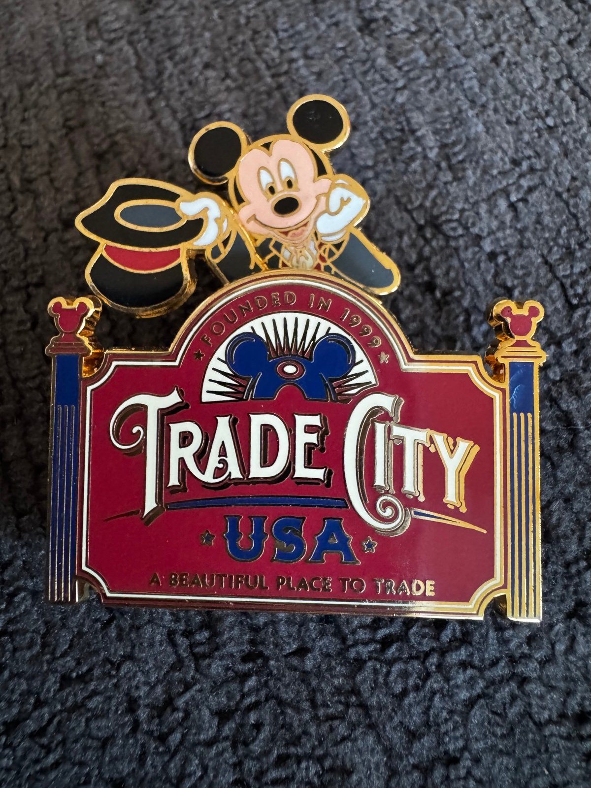 DISNEY WDW TRADE CITY USA 2010 CELEBRATION MICKEY LOGO PIN LE 750 (Moveable)