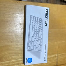 Omoton ultra slim blue tooth keyboard enables device black