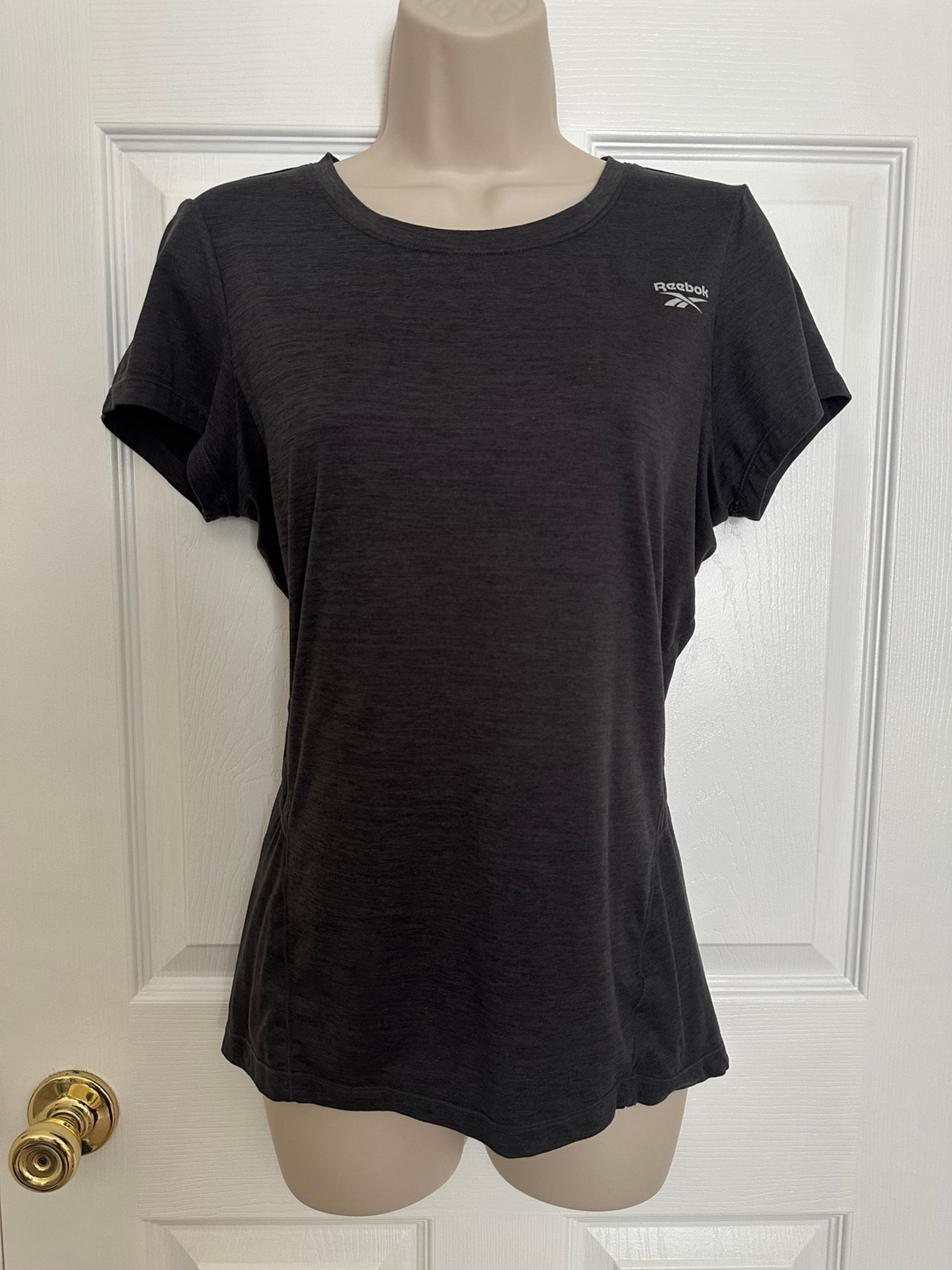 Reebox Medium Womens Athletic Top 2 pairs