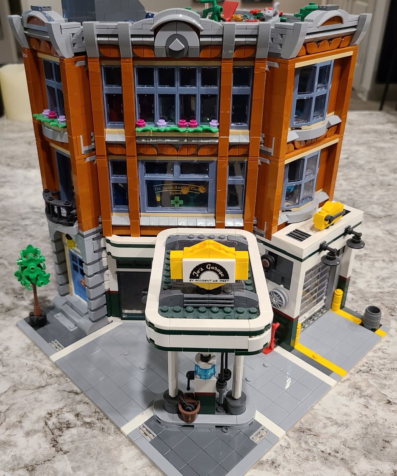 Lego City: Gas Station / Garage Set - Good Condition - Not Complete