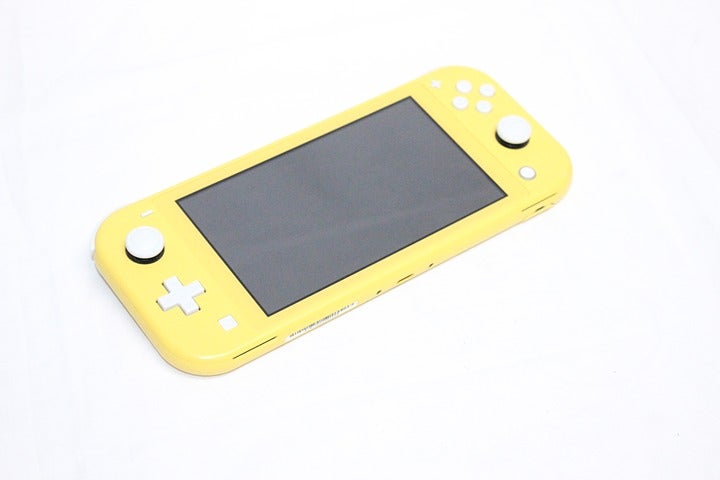 大人上品なおすすめコーデ Lite Switch Nintendo in card MicroSD 128gb with Yellow Nintendo Switch