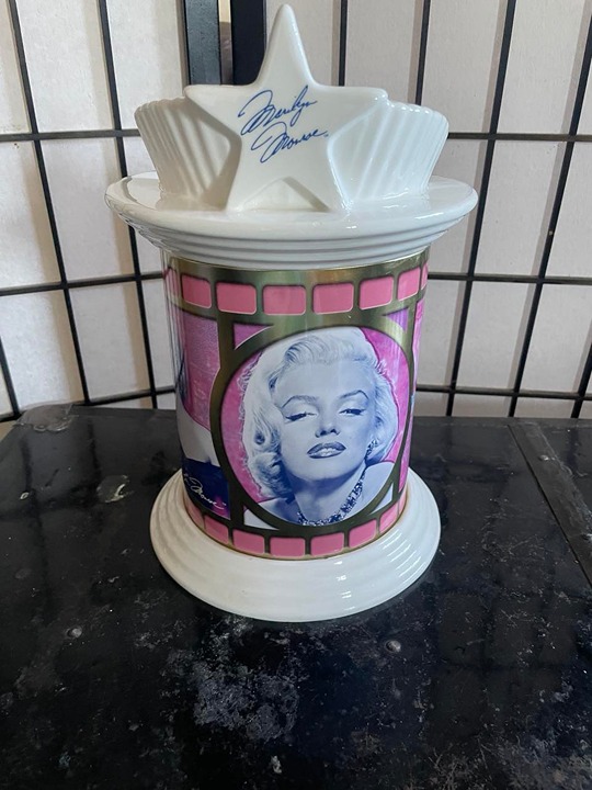 EUC Marilyn Monroe Storage Tin 2001 Ceramic and Tin