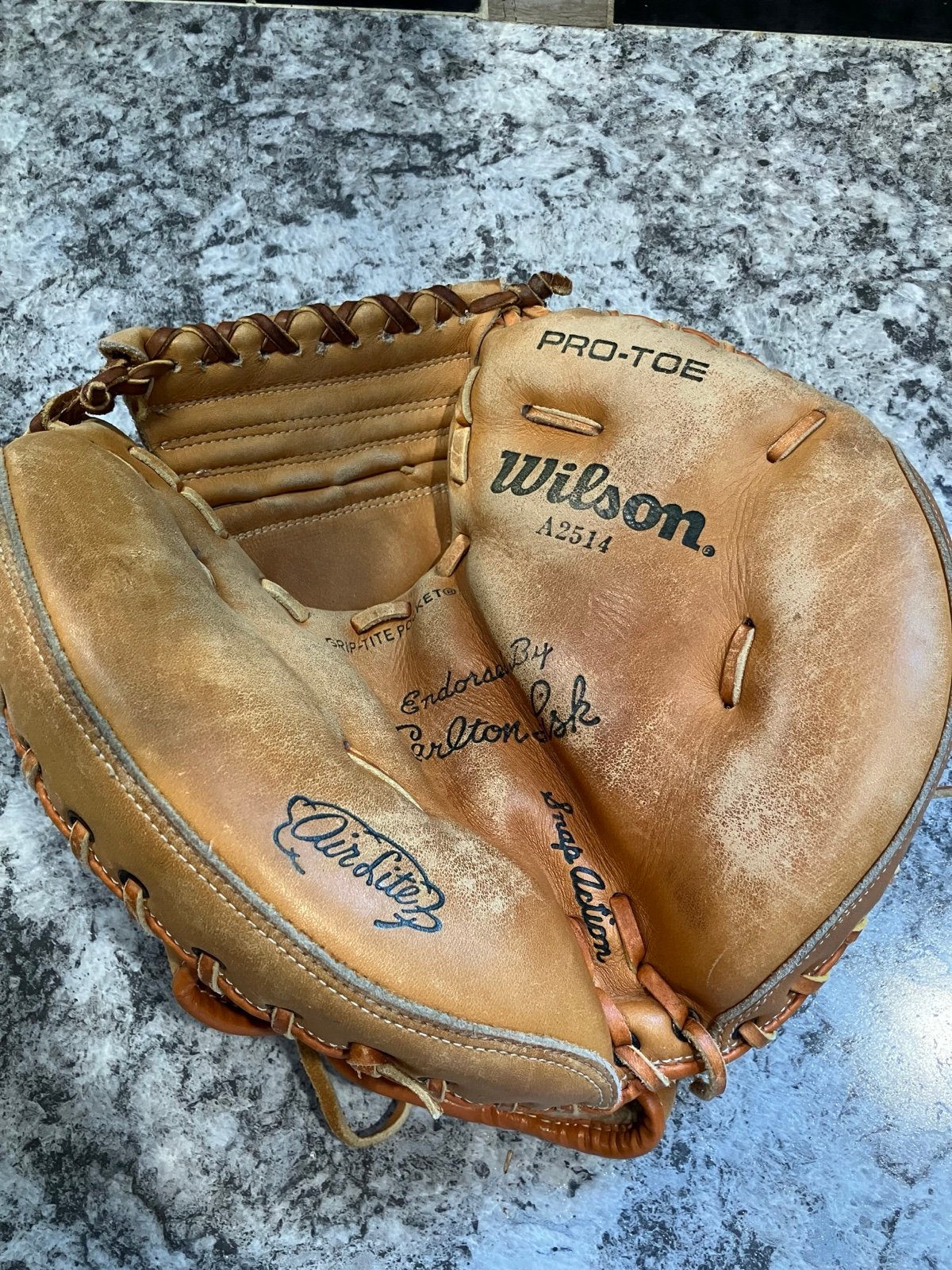 Wilson RHT A2514 Pro Toe Snap Action Carlton Fisk Catchers Mitt Glove