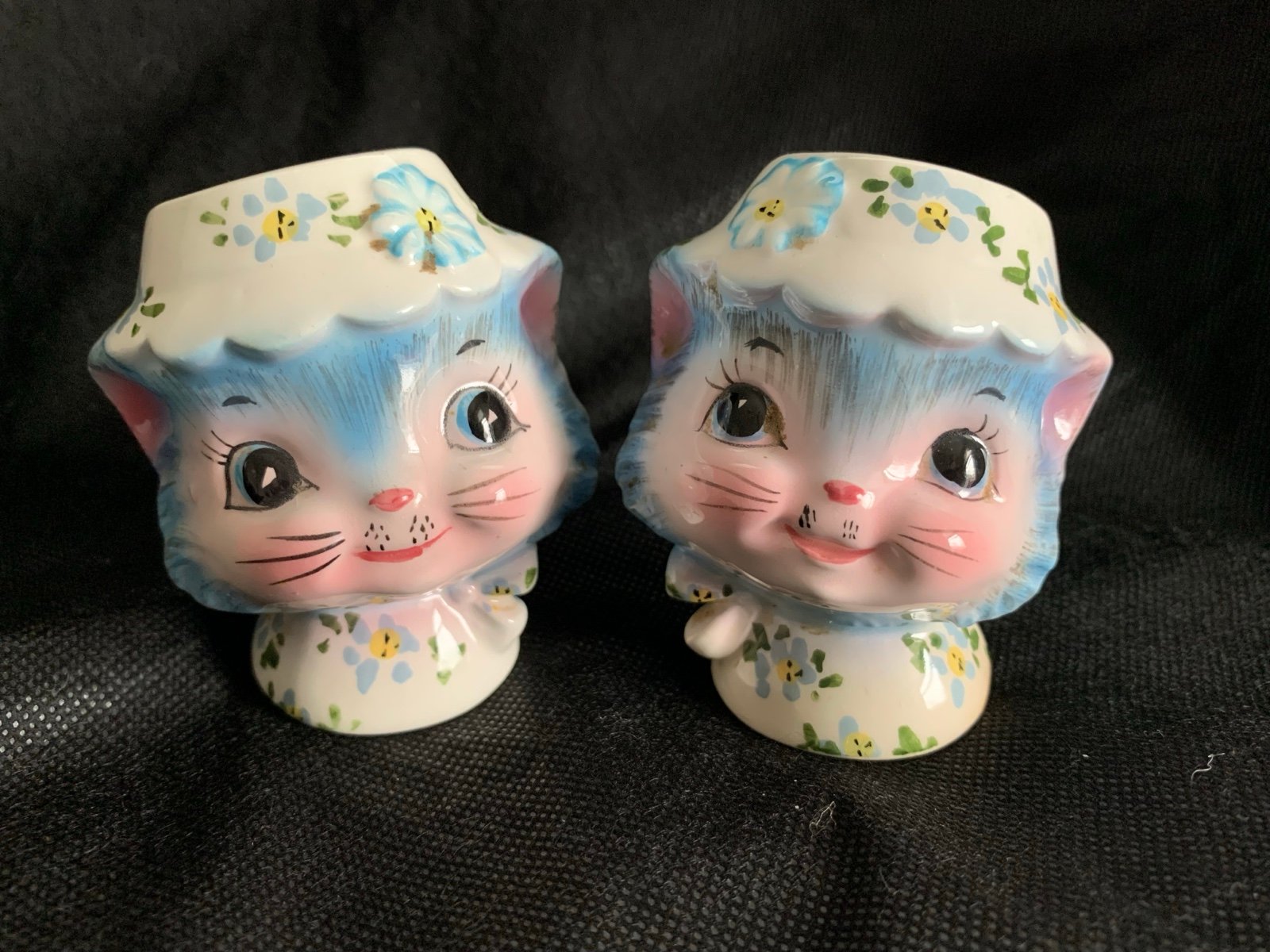 Vintage Lefton Miss Priss Blue Cat Kitten with Flower Bonnet Salt & Pepper Shake