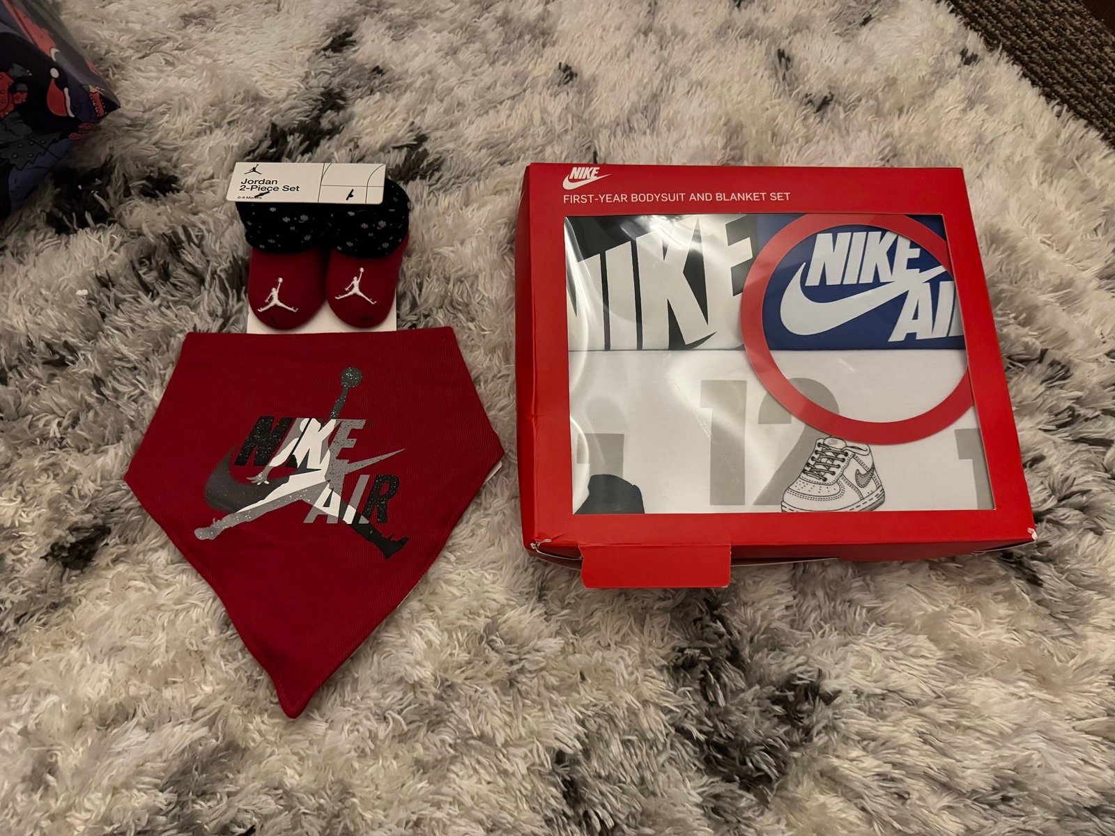 Nike Milestone Blanket & Socks / Bib Set