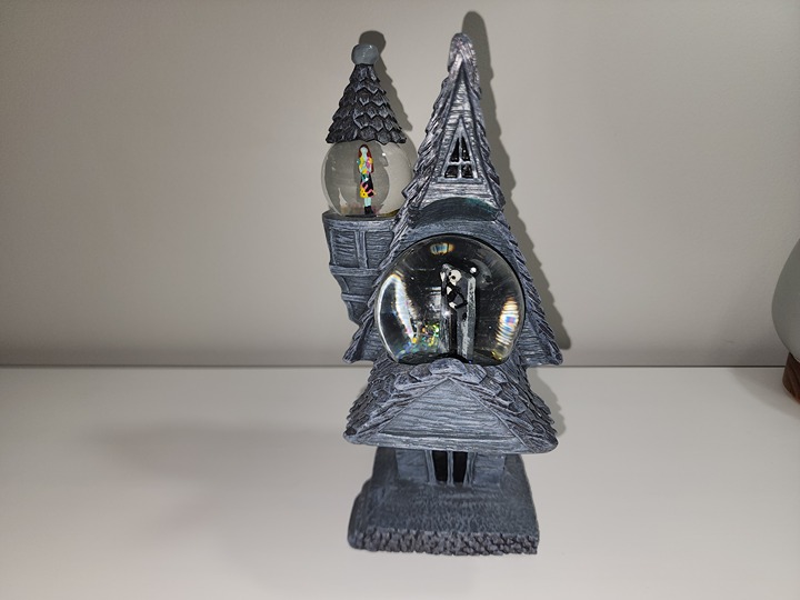 Entertainment Earth Nightmare Before Christmas Jack and Sally House Snow Globe