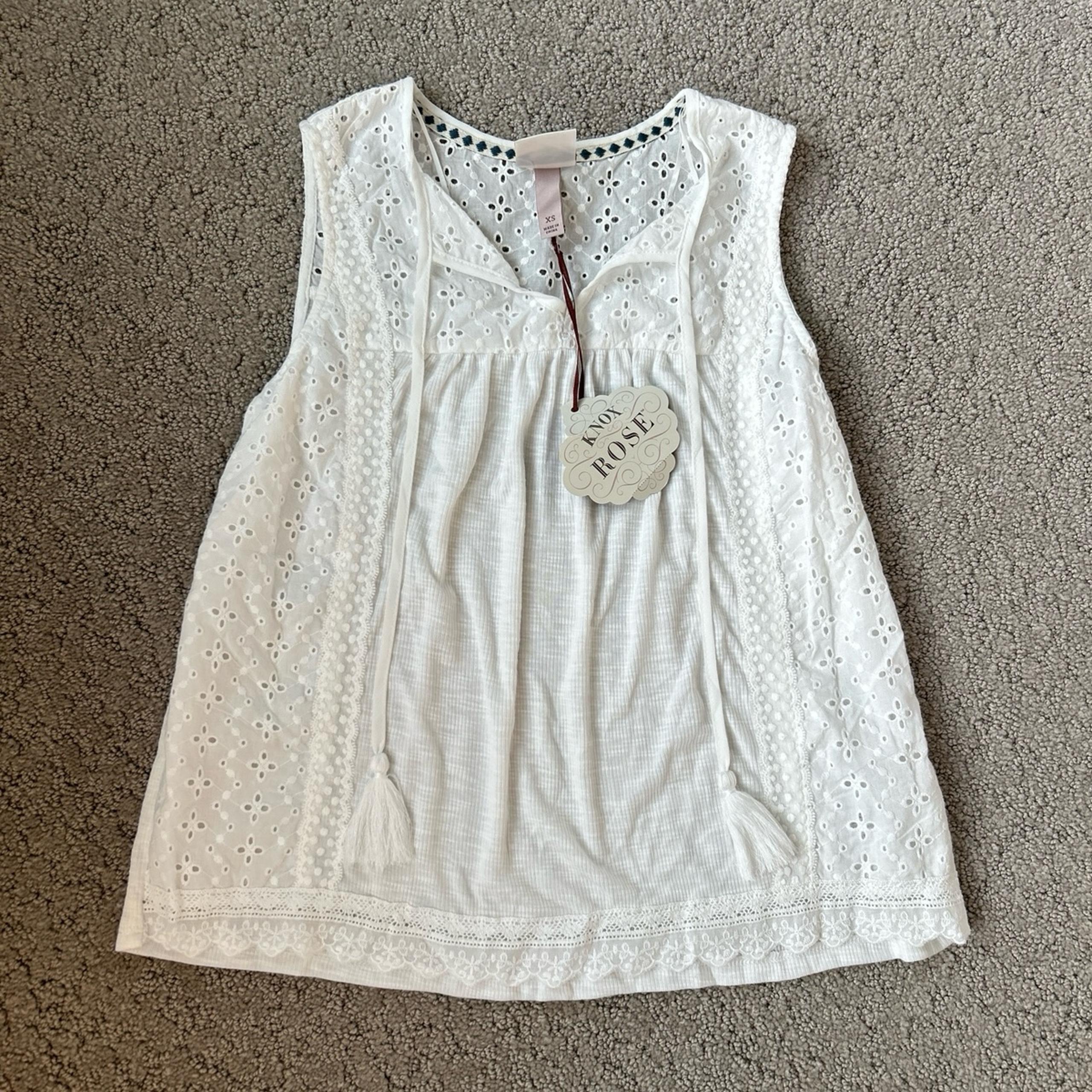 Knox Rose White Eyelet Sleeveless Bohemian Tie Neck Top Blouse Women Size XS NWT