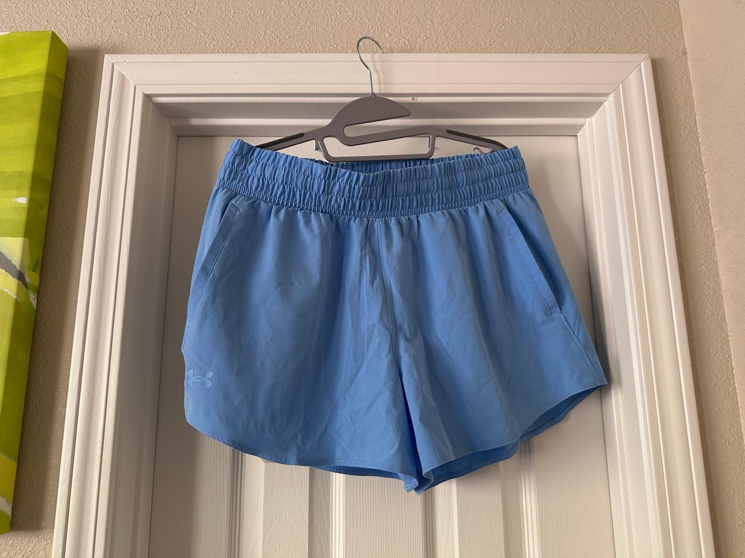 Women Large Under Armour shorts New