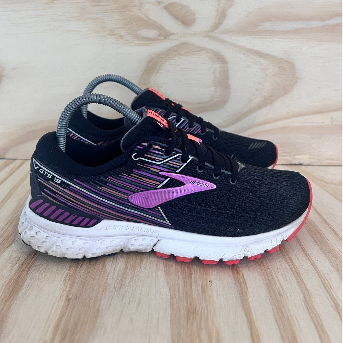 Brooks - Adrenaline GTS 19 - Running Shoes - Black - Women's - 8(B) -1202841B080