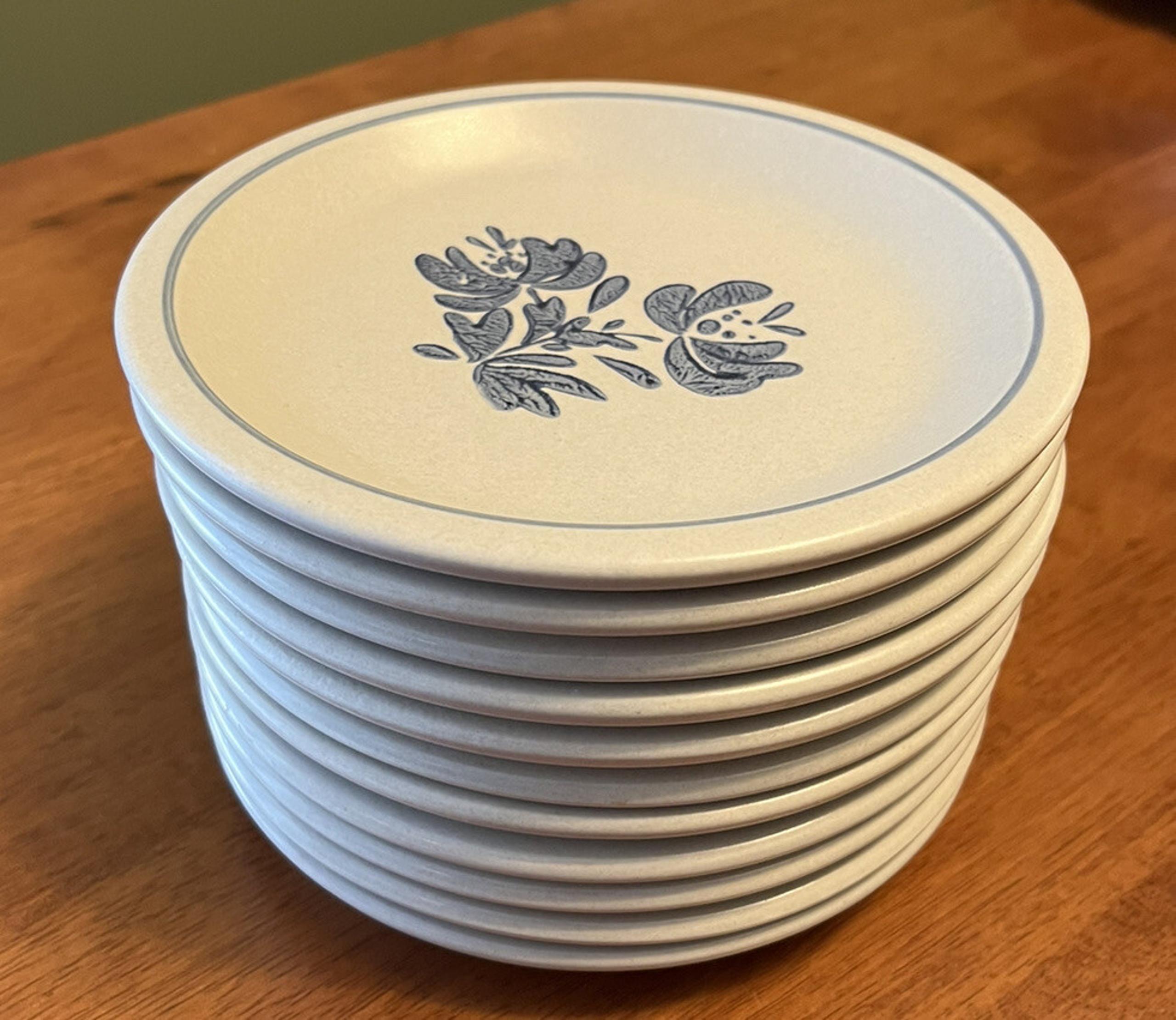 Lot of 11 Vintage Pfaltzgraff Yorktowne 6-7/8” Salad/Dessert/ Bread Plates