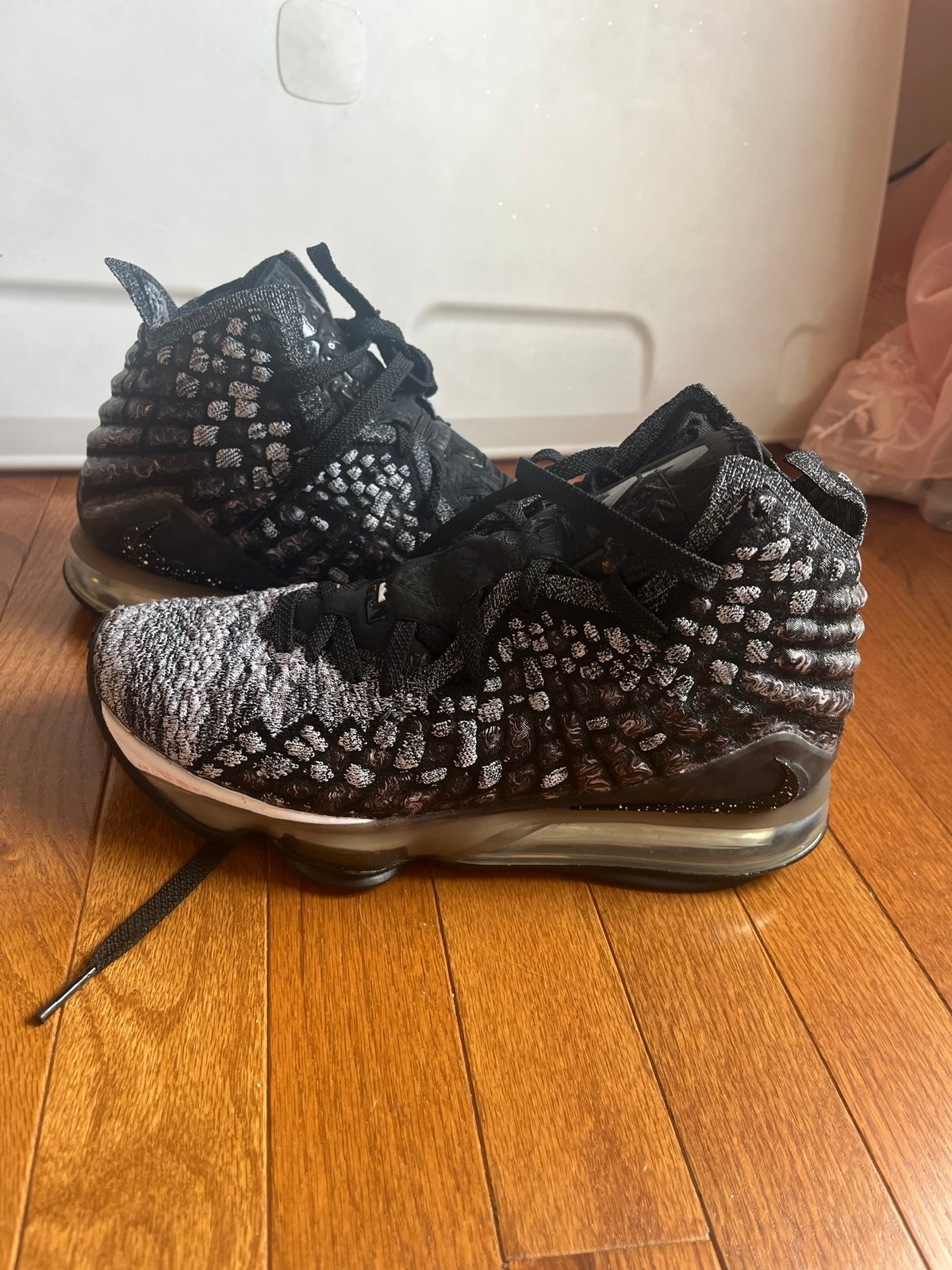 Nike LeBron 17s “in the arena”