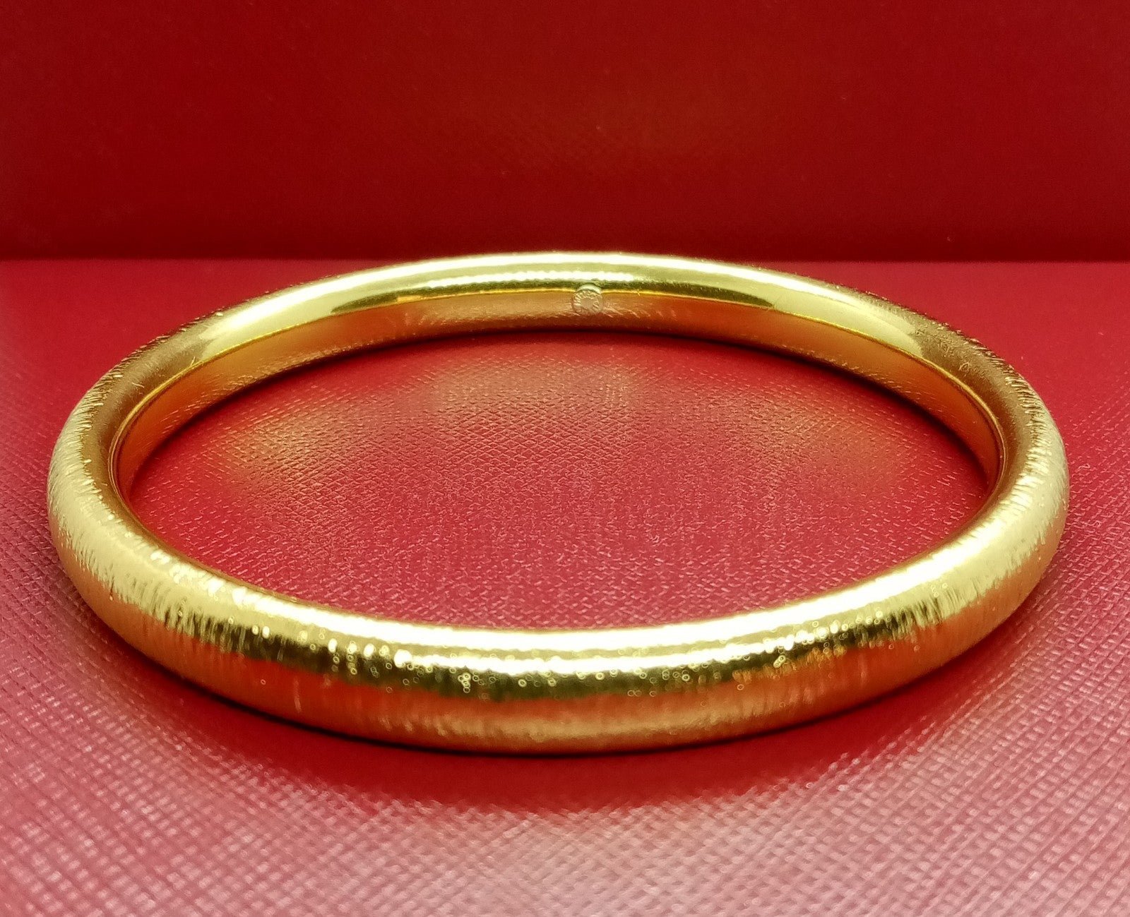 Authentic 14k Solid Yellow Gold Bangle bracelet 9.4g!