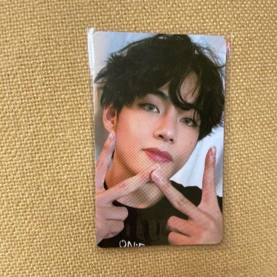 Taehyung V MOTS ON:E Bluray Photocard（Present：ptd sticker pack )