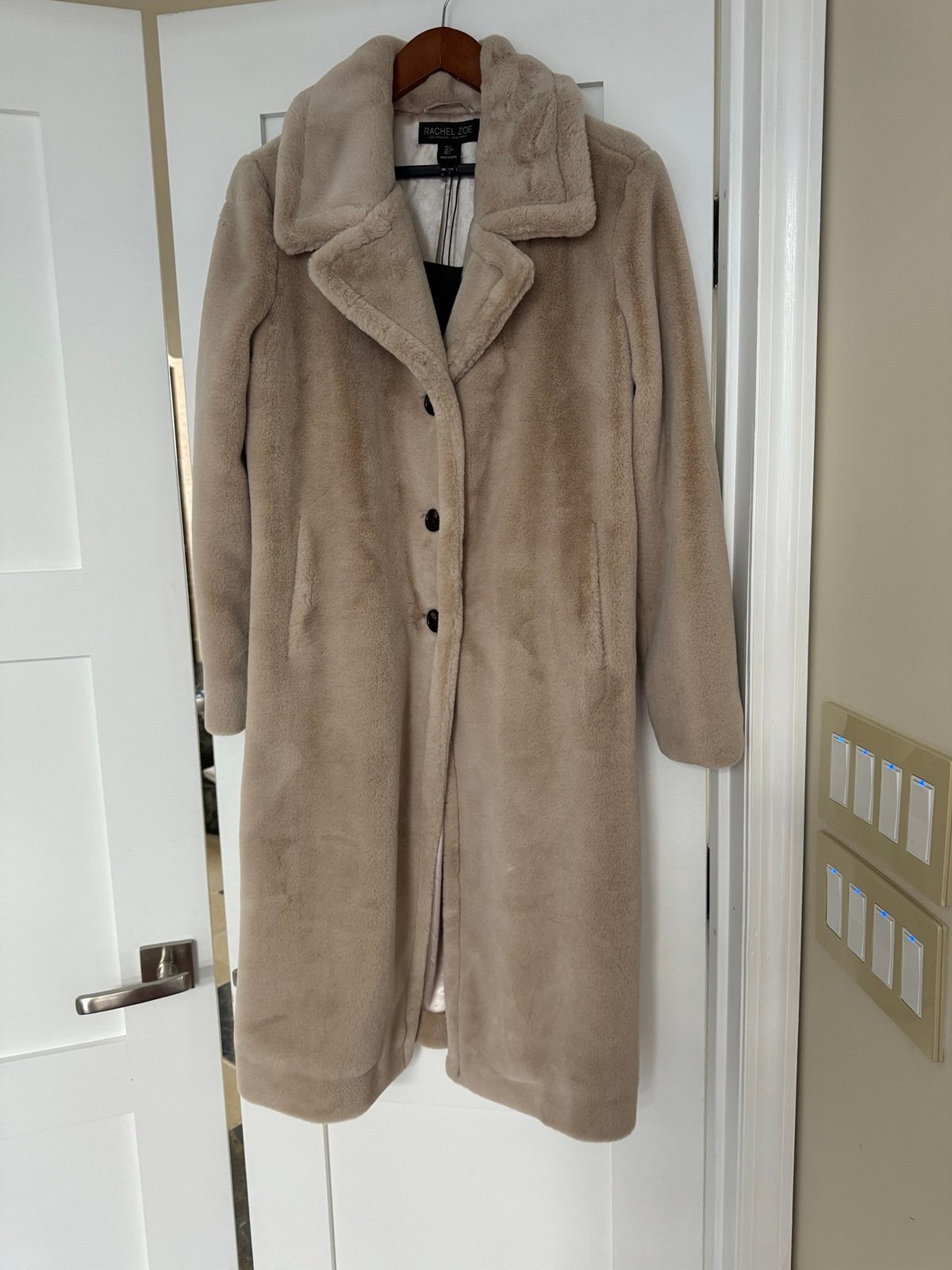 Beautiful faux fur coat brand new size S