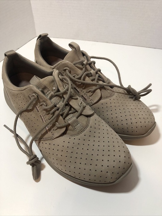 NEW - Earth Women's Scenic Quartz Leather Taupe Comfort Walking Shoes Size 9