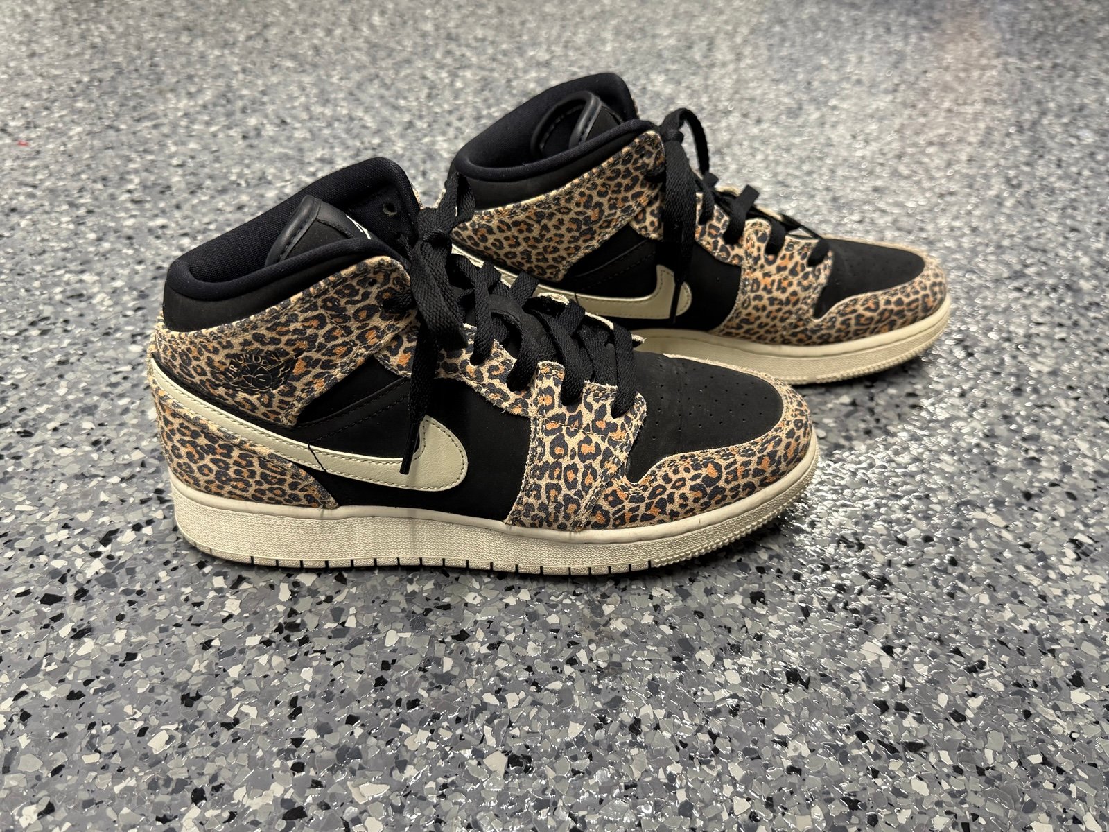 NIKE Air Jordan 1 Mid SE GS Leopard Animal Print Sneakers 6.5Y