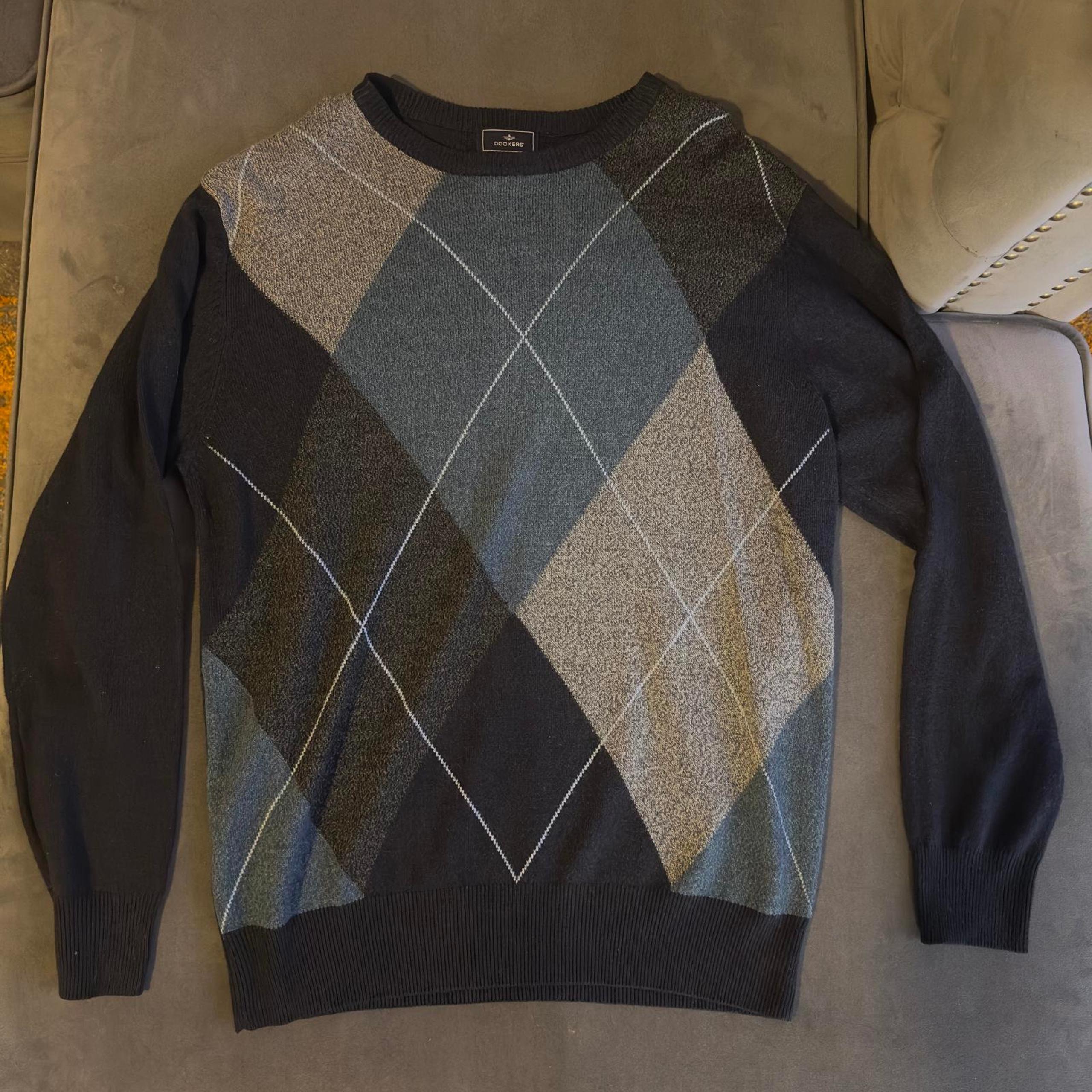 Dockers - Stylish Argyle Sweater in Black and Blue Tones