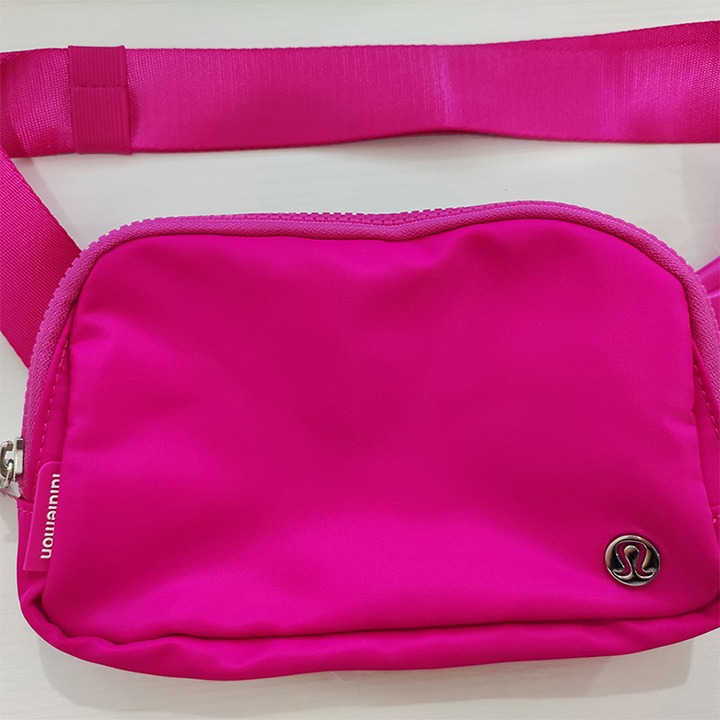 Lululemon Everywhere belt bag