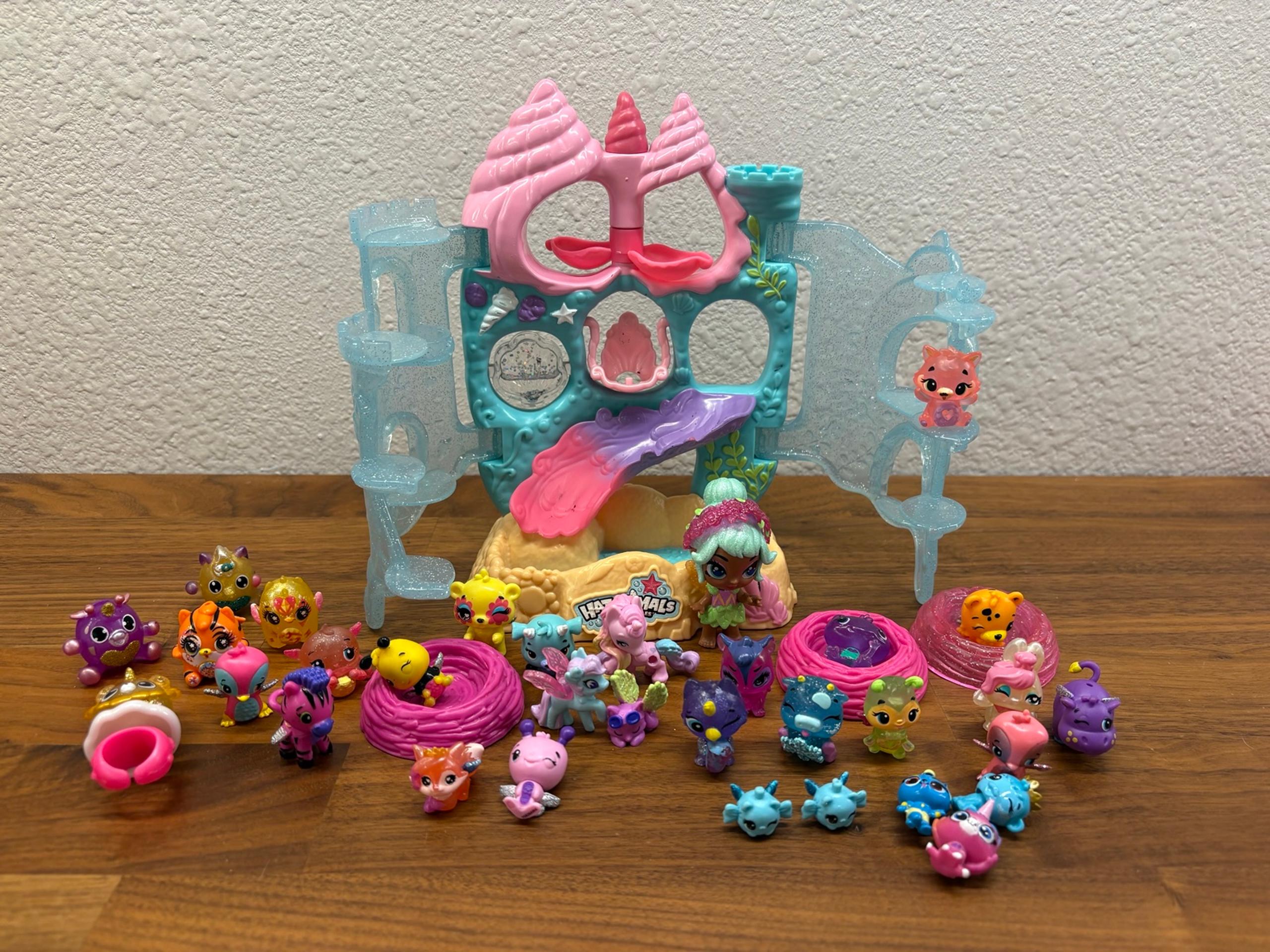 Hatchimals playset with assortment of figures