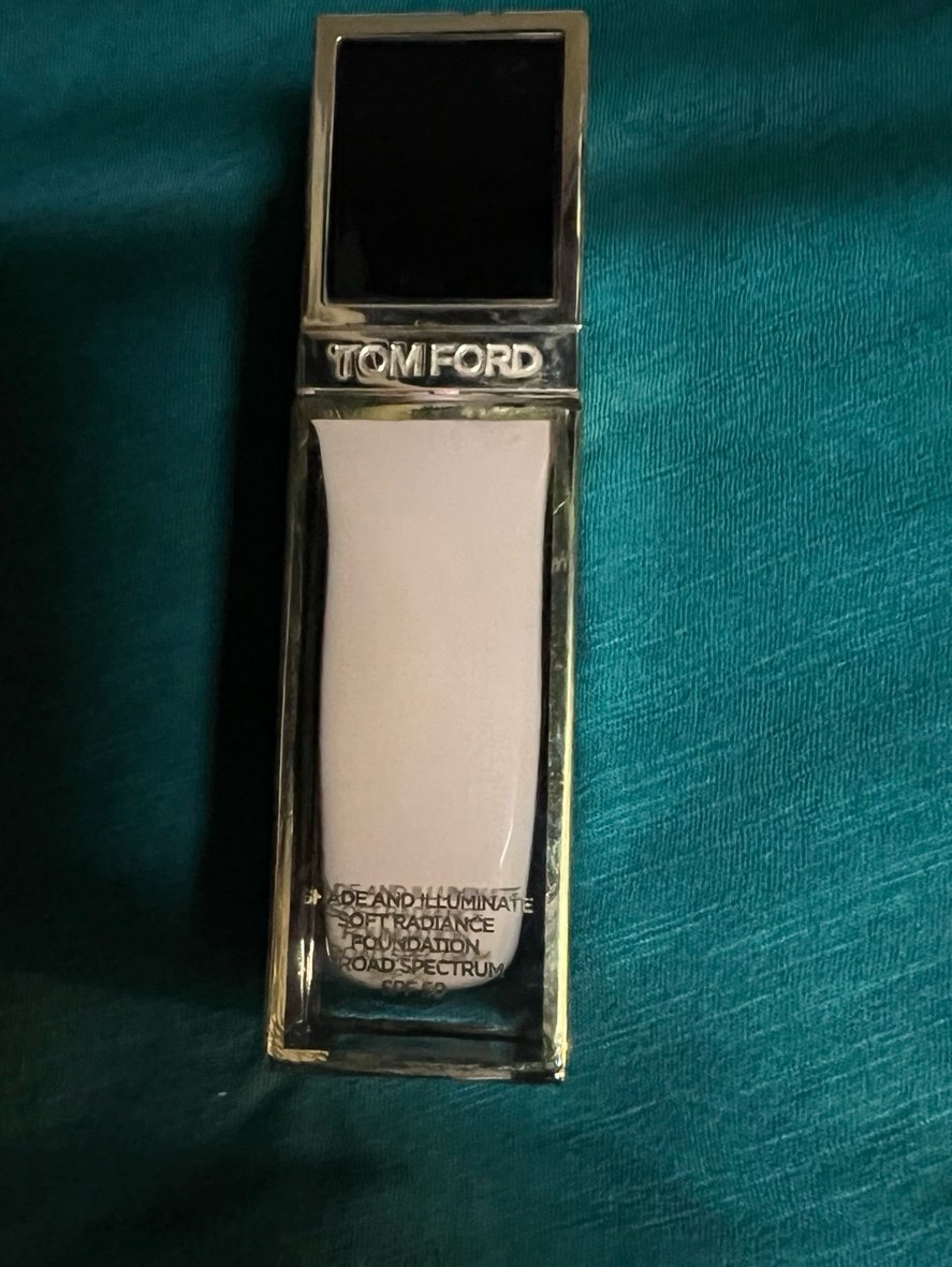 Tom Ford Shade And Illuminate Soft Radiance Foundation 7.0 TAWNY( READ)
