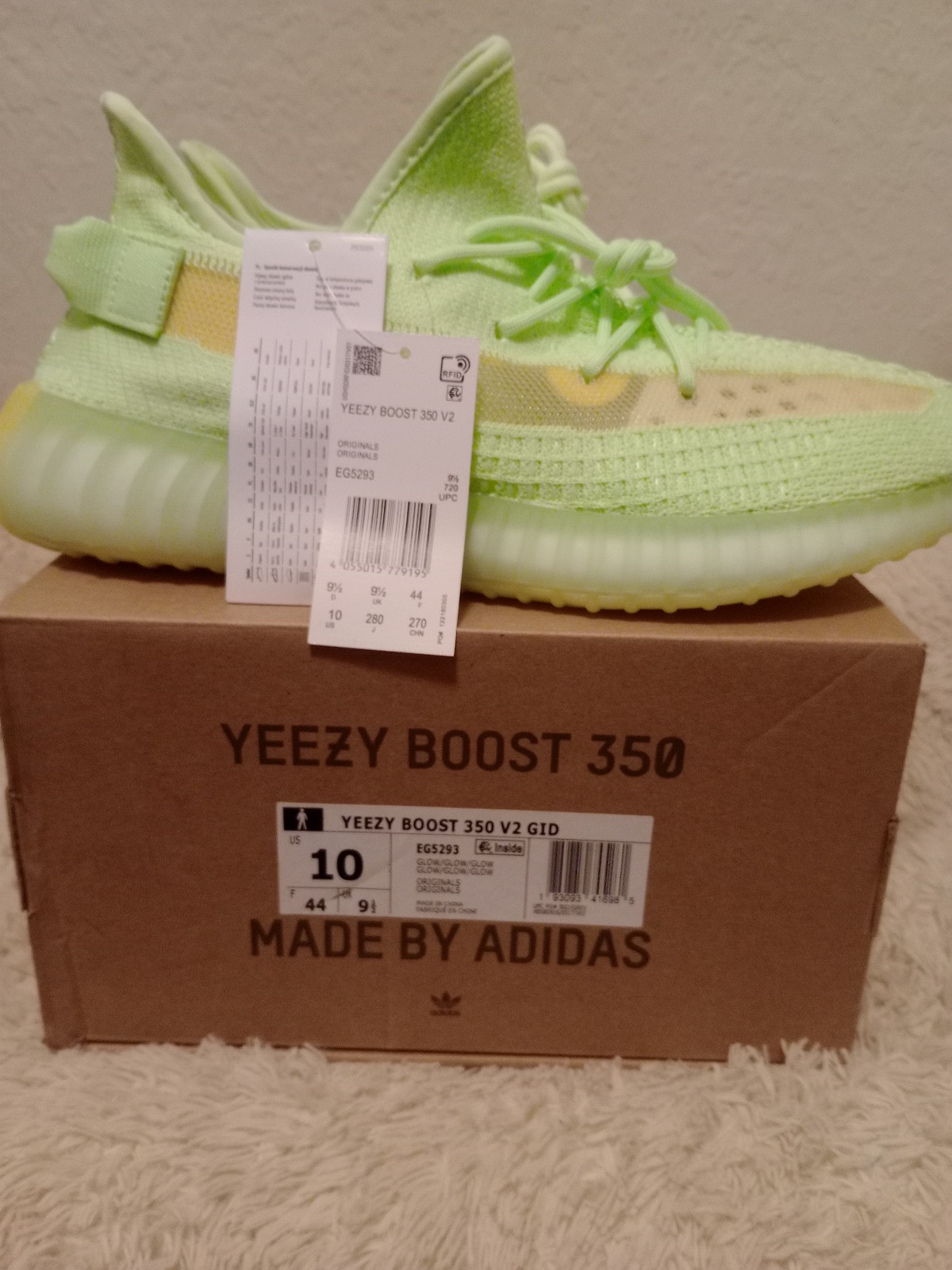 Yeezy Adidas Boost 350 V2 in Glow