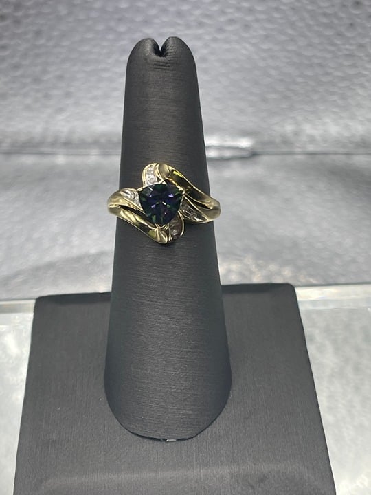 Gorgeous Ladies 10 Karat Yellow Gold Ring Set with an Imperial Topaz