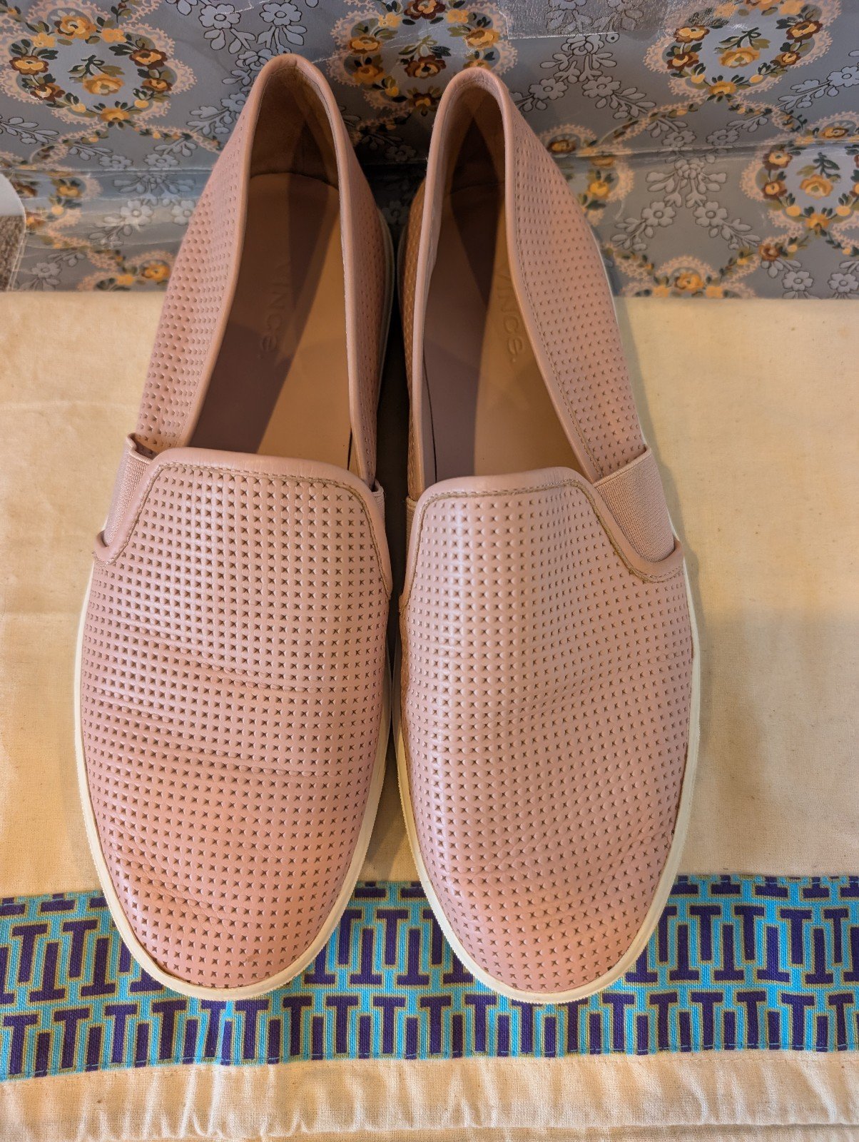 Vince Blair Slip On Sneakers Women Perforated Italian Leather Size 8