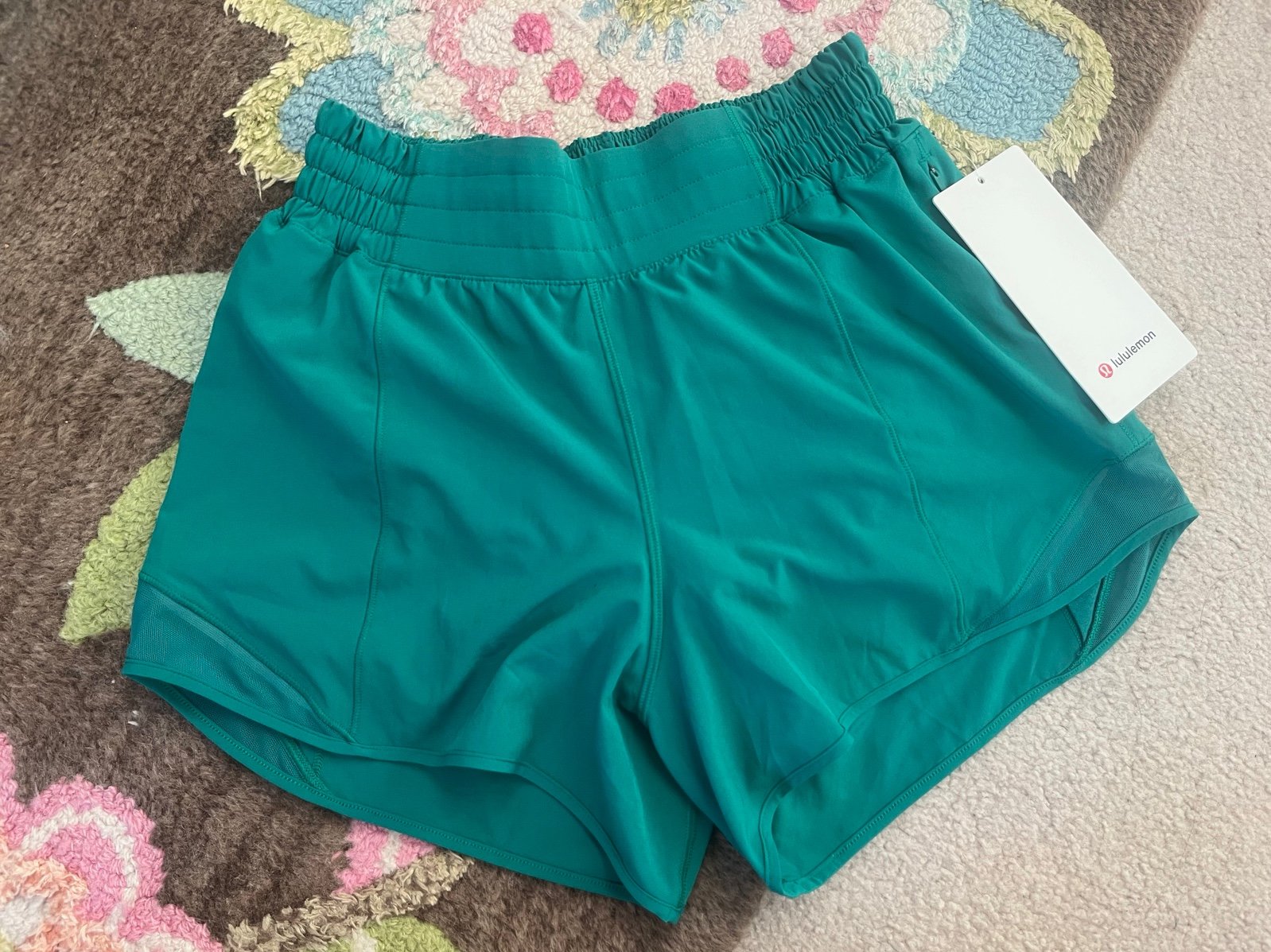 NEW Lululemon Hotty Hot high rise running short size 4