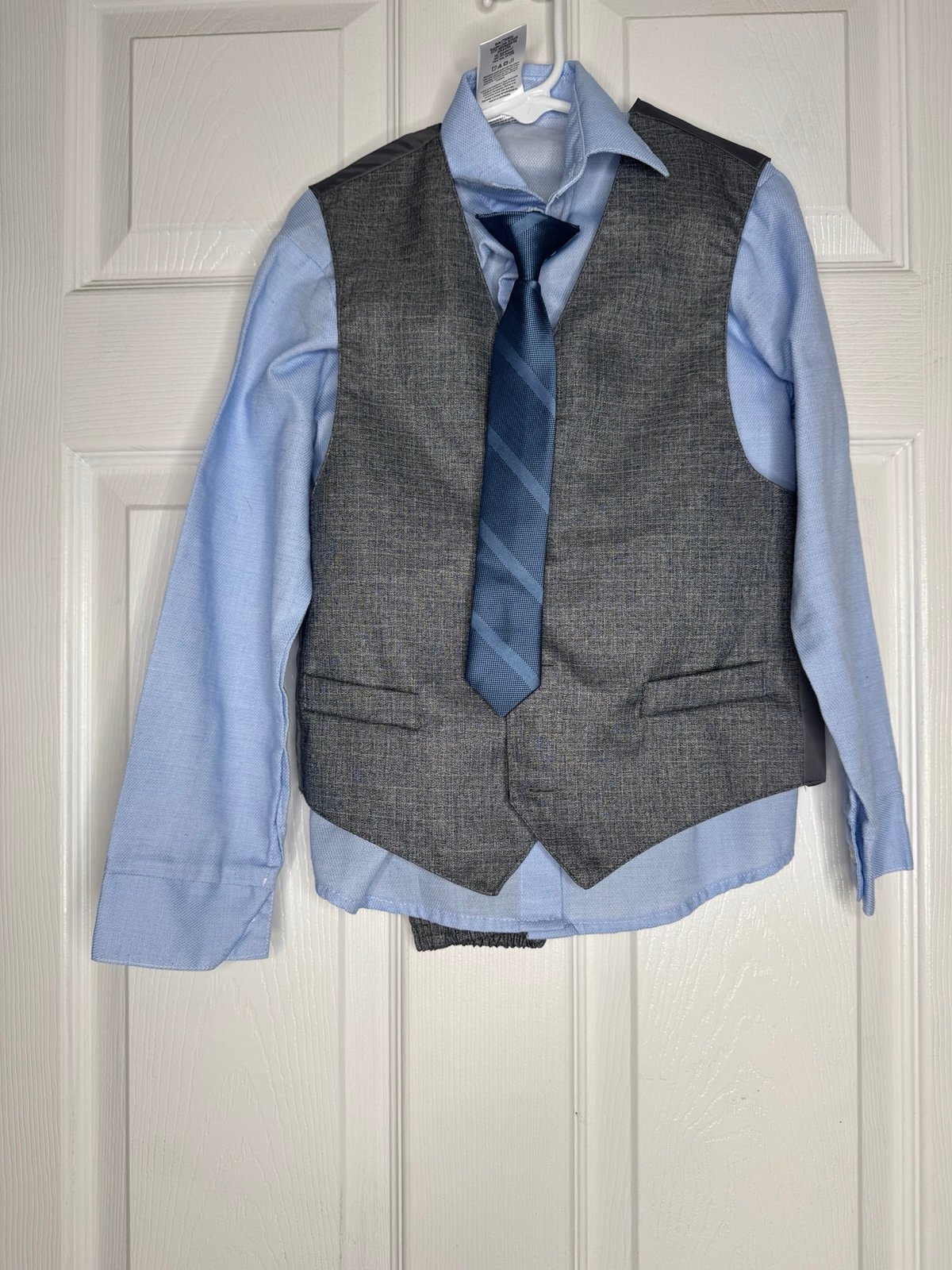 Calvin Klein Boys 4 Piece Suit Set Vest, Pants, Dress Shirt, Clip-On Tie Size 7