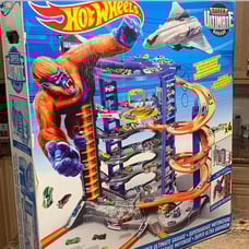 New Hot Wheels Super Ultimate Garage set