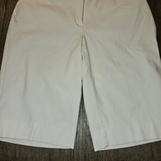 Chico's sz. 8 (sz. 1) white womans shorts