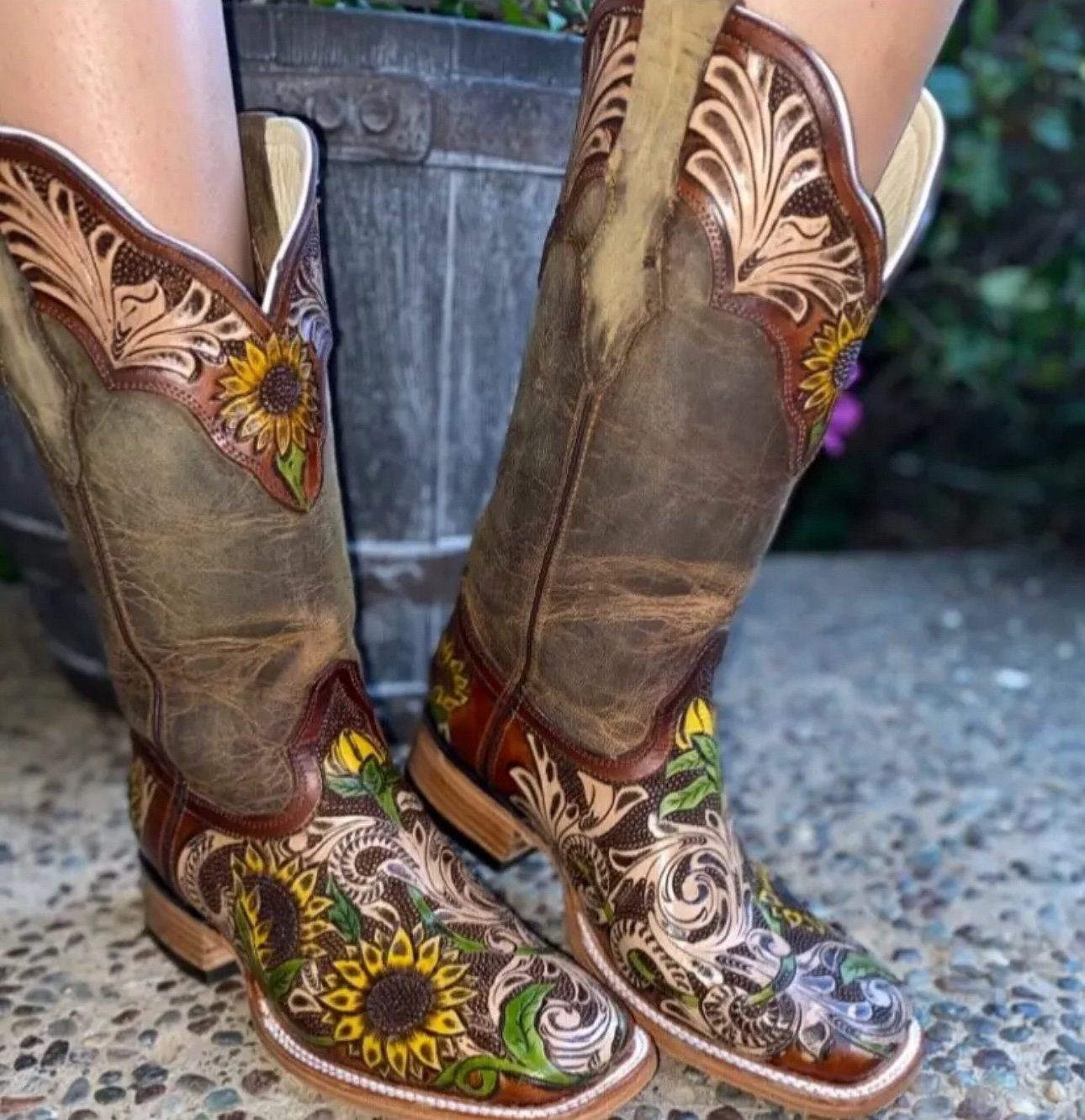 Las Girasoles rústicas /Rustic sunflower hand tooled leather boots Size 6