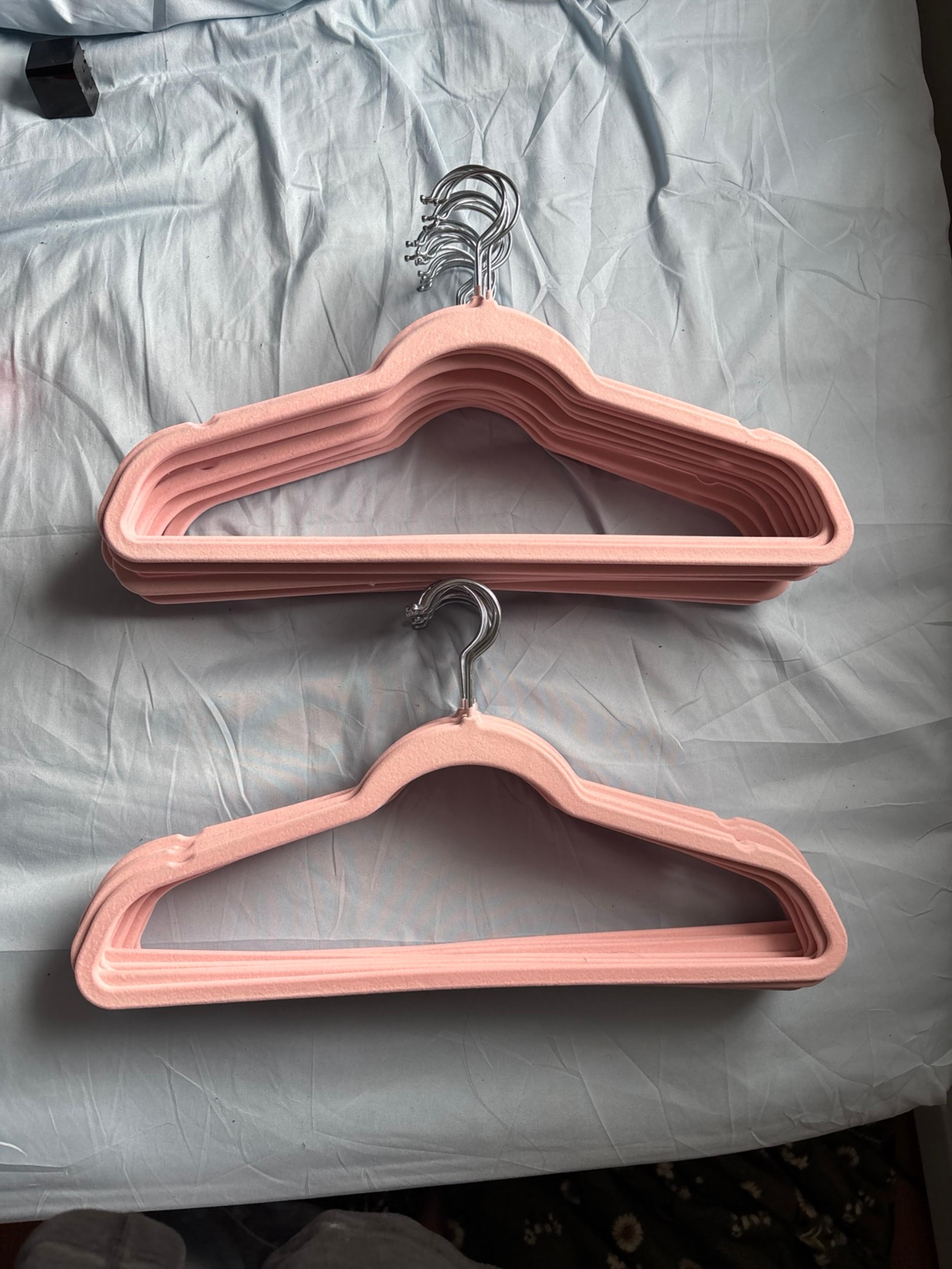 32 Pink Velvet Hangers