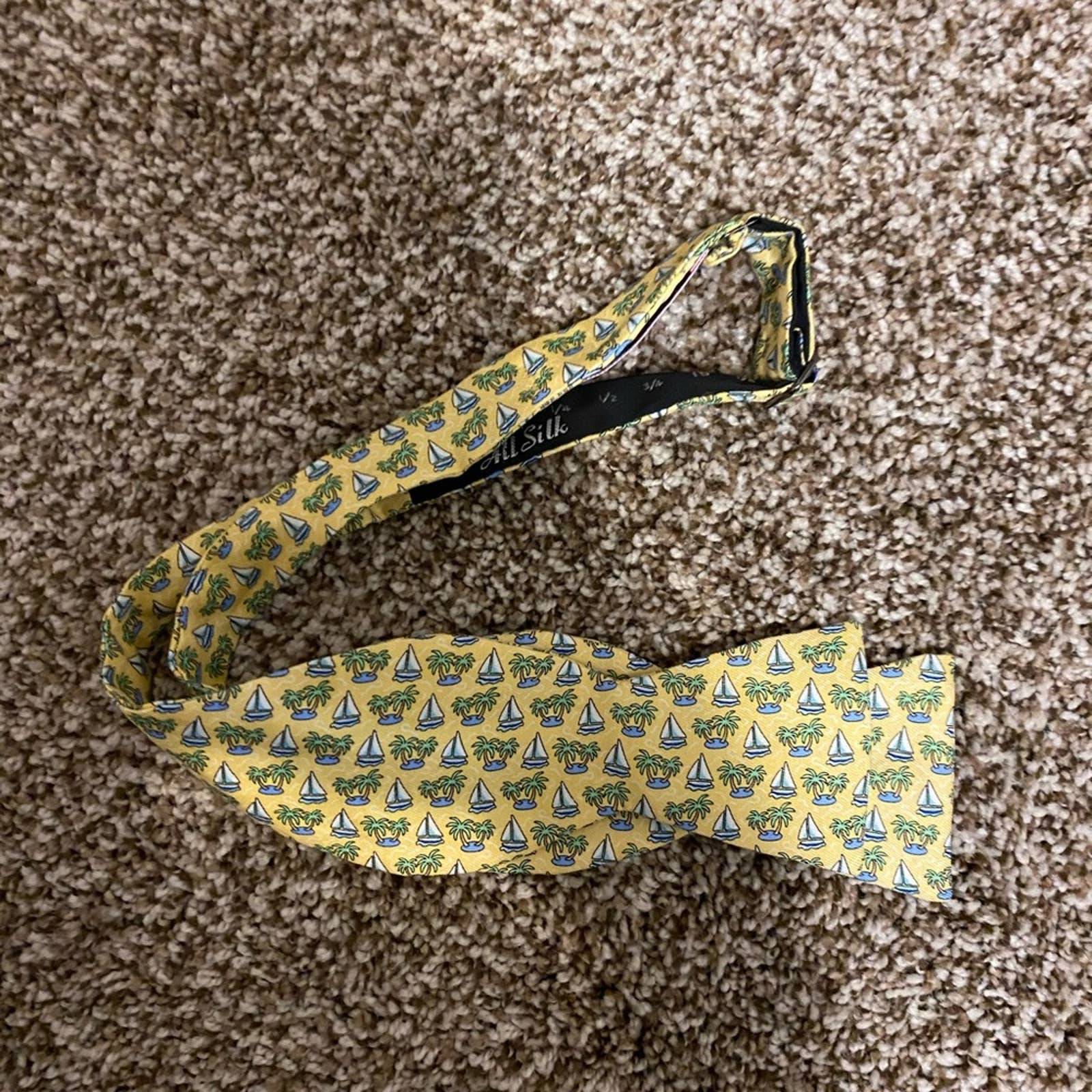 Vineyard Vines SILK PRINTED BOWTIE