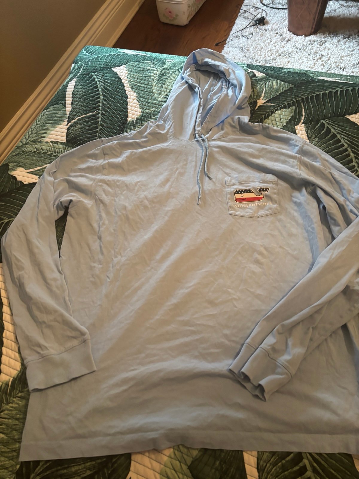 Vineyard vines blue hooded long sleeve shirt SZ m