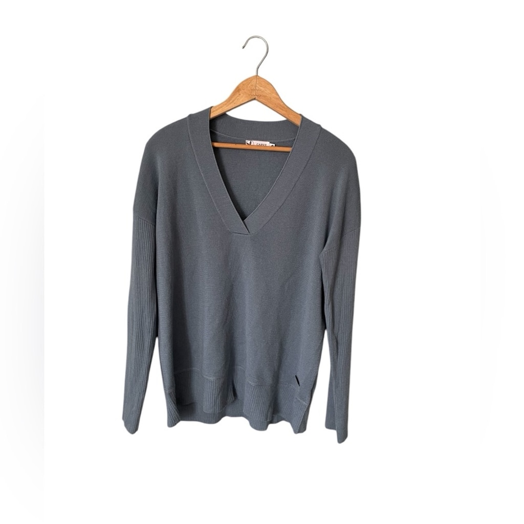 Carve Designs Wool Blend Oversized V-Neck Sweater Blueish Gray Sz Small
