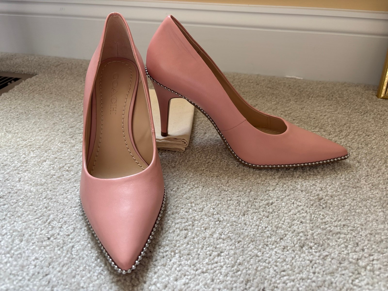 New in box coach leather heel pump size 7