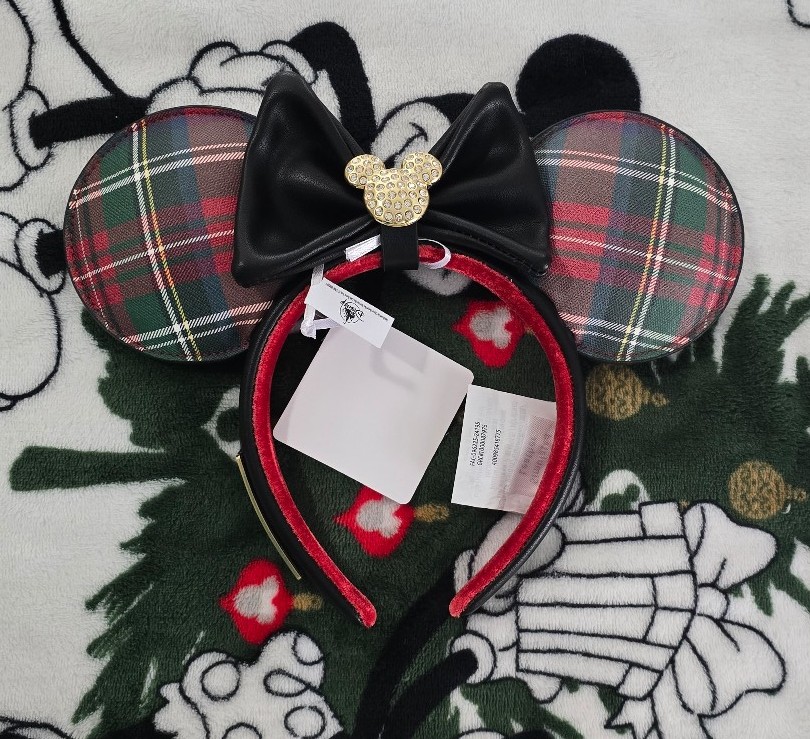 Disneyland VIP Loungefly ears