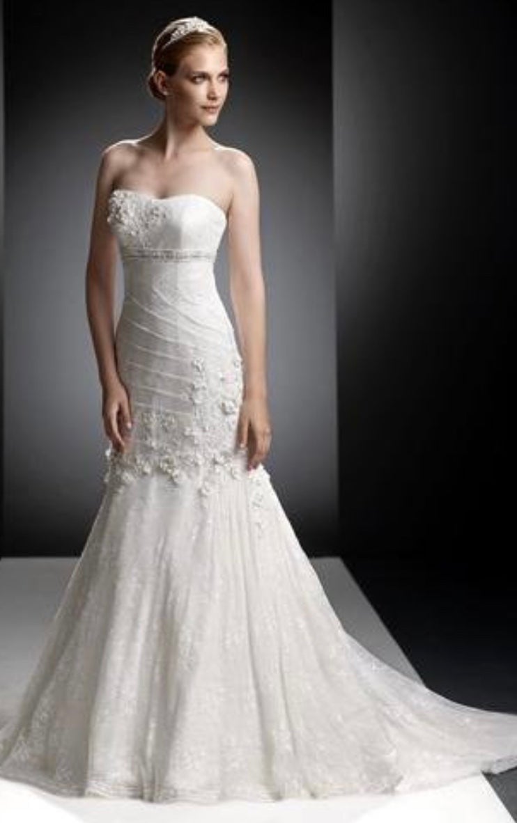 Oleg Cassini Lace Wedding Dress Size 6 unaltered