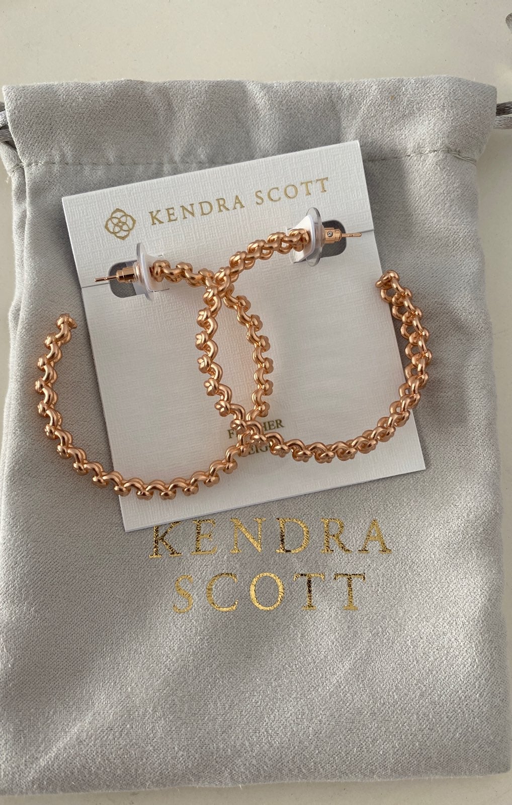 New Kendra Scott rose gold hoop chain ea