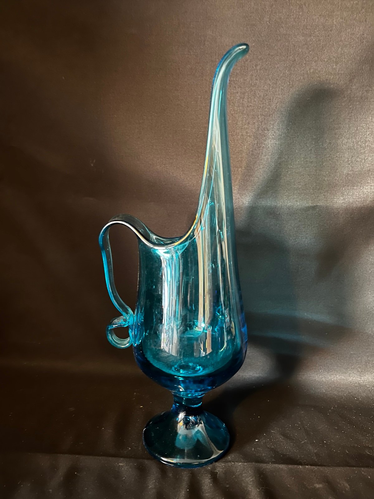 LE Smith Swung Glass Pitcher 15 1/4 Simplicity Peacock Blue