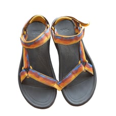 Teva Mens Sandals Size 10 Adjustable Straps Multicolor Pattern Rubber Sole Outdo