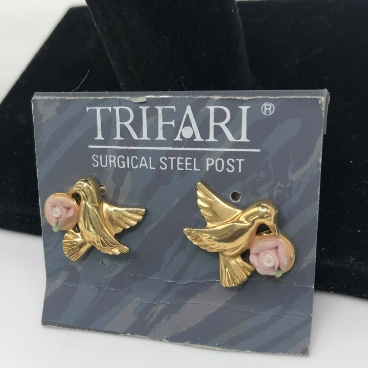 RARE Trifari Humming Bird on sale Earrings Pierced Studs Pink Lucite Flower NEW