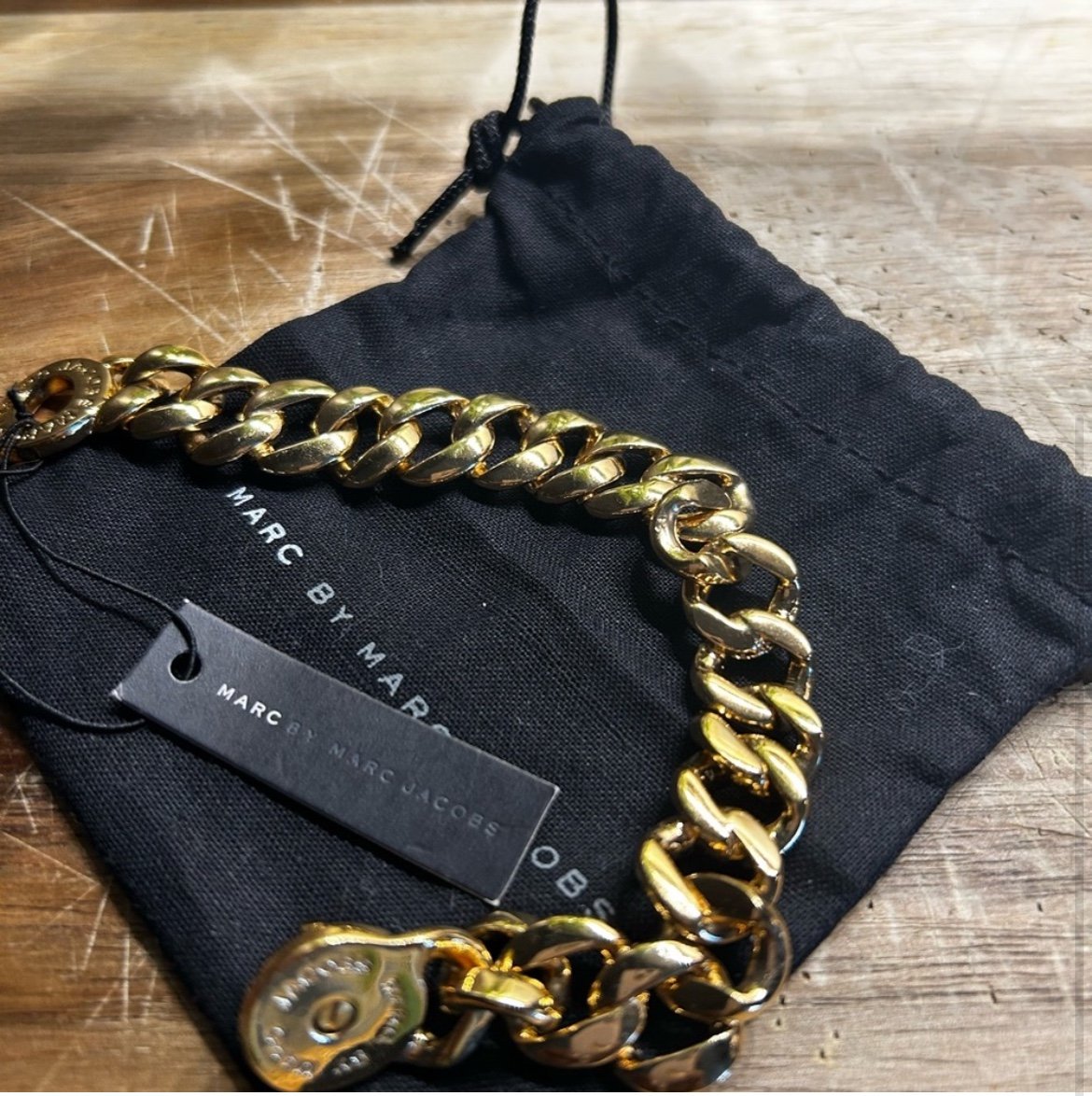 Marc Jacob’s chunky gold bray
