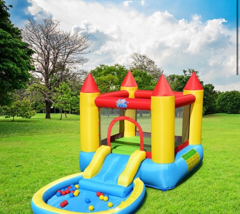 INFLATABLE BOUNCE HOUSE